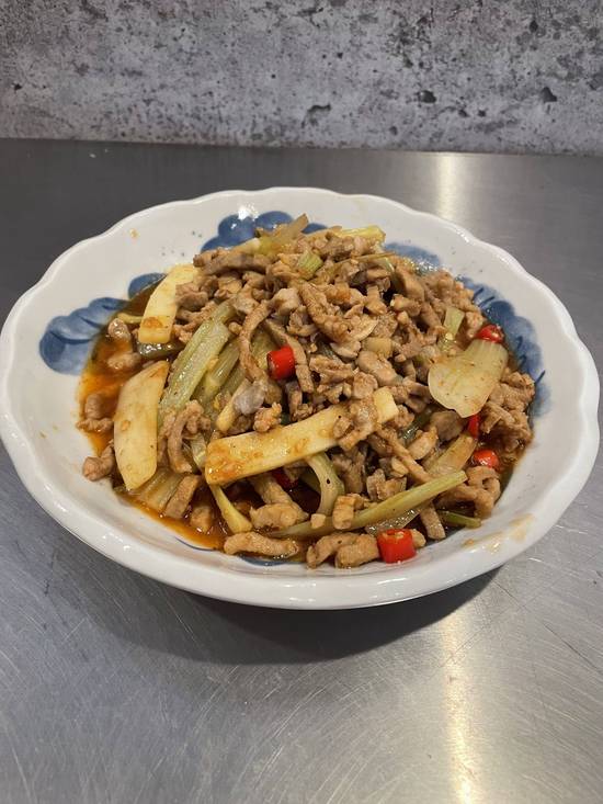 Stir-Fried Pork with Green peppers青椒炒肉丝